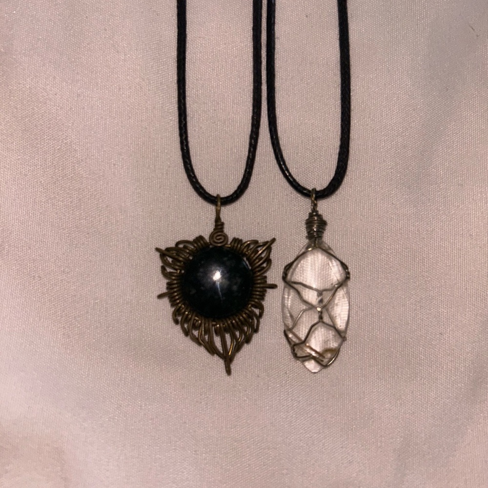 Elegant Black and Clear Pendant Necklace Set